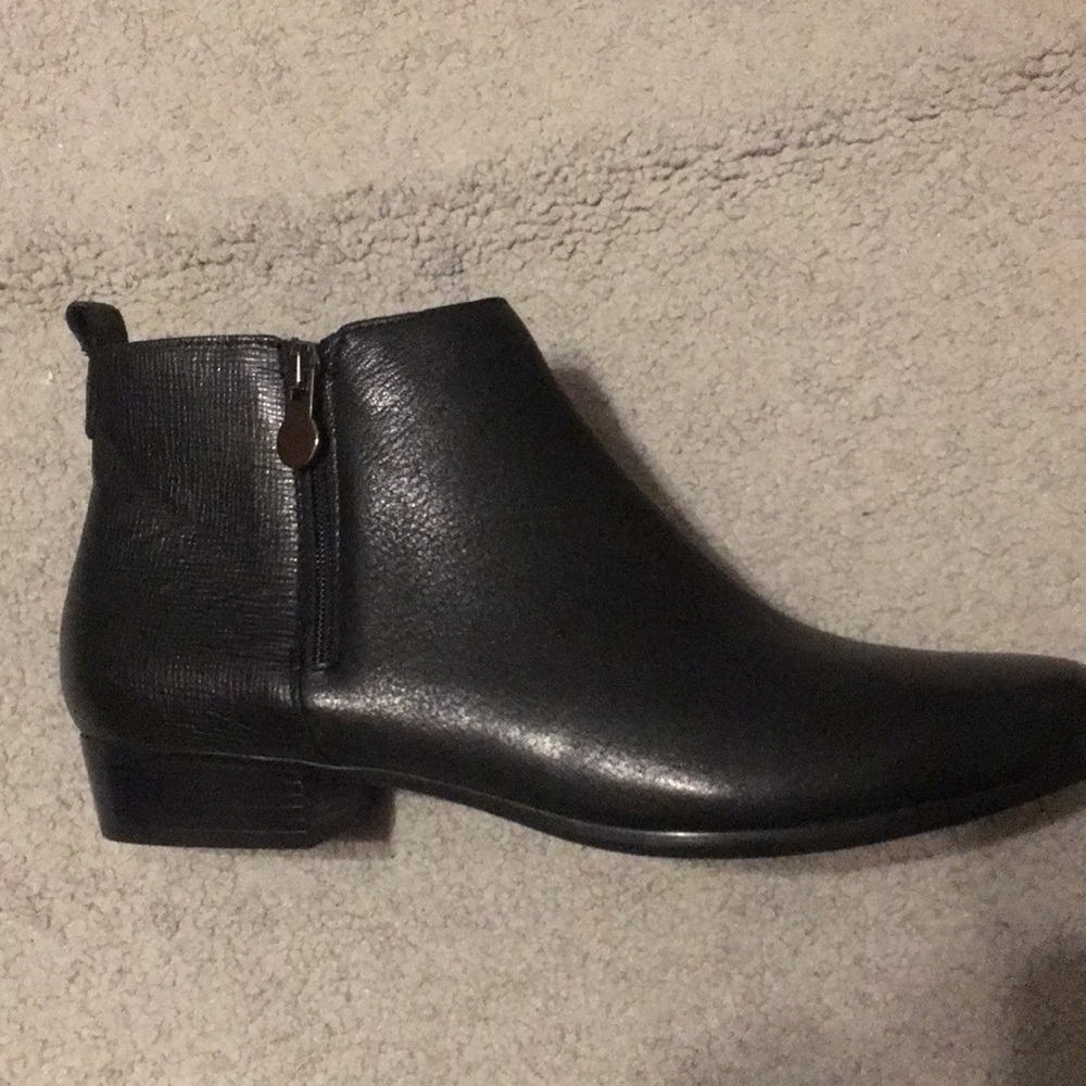 Munro black ankle boots